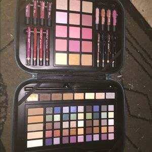 Ultra Decay Makeup Case